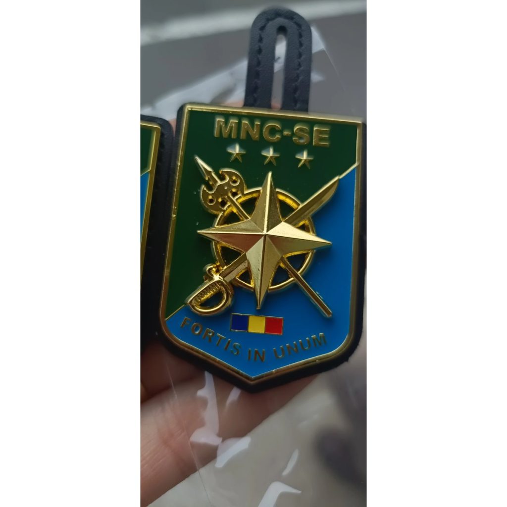 Insignă de buzunar MNC-SE, Fortis in Unum