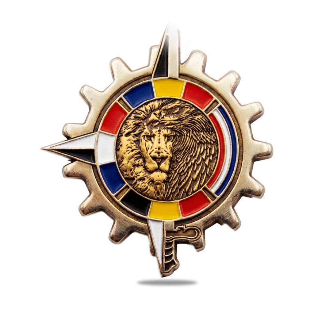 Insignă metalică cu leu și roza vânturilor