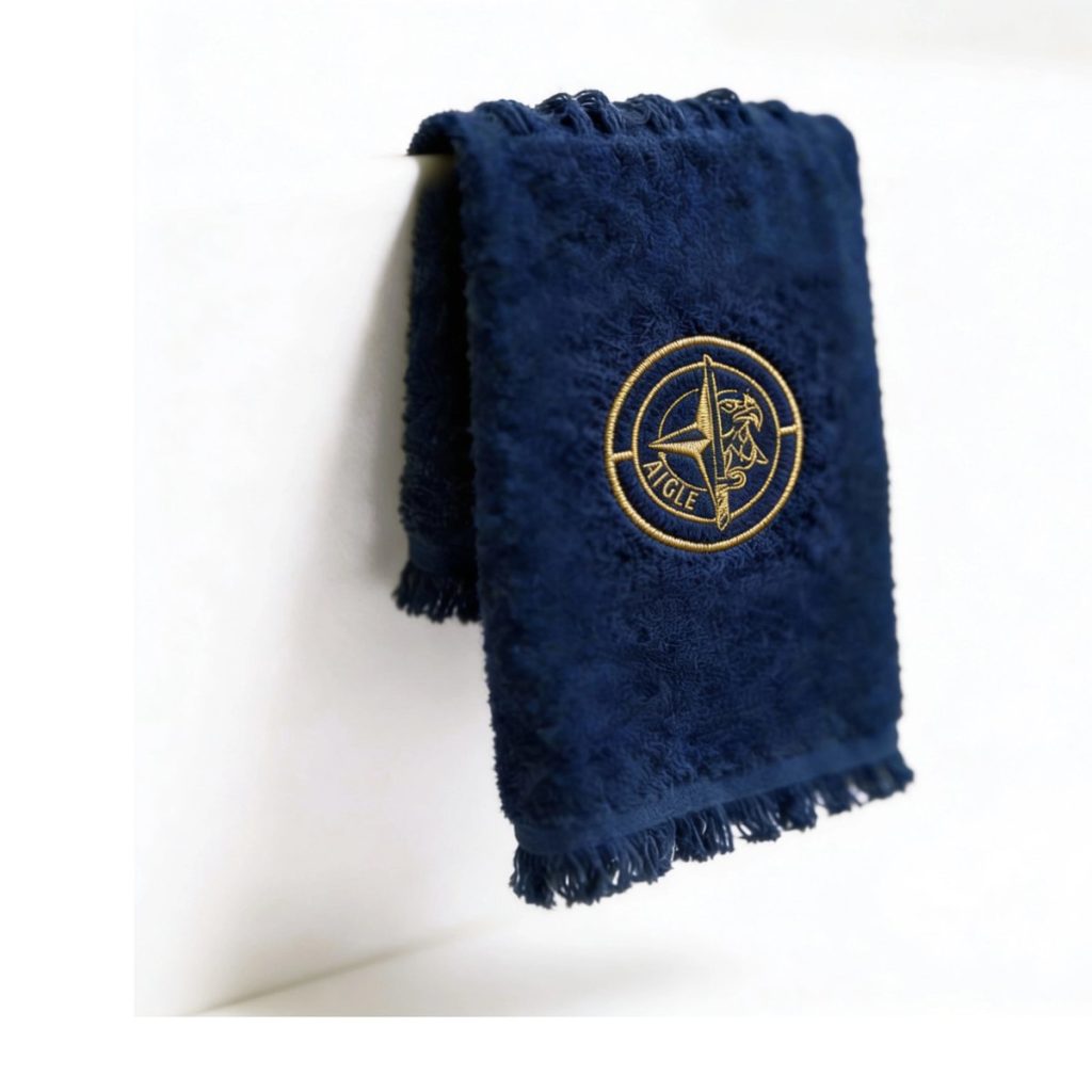 Prosop bleumarin brodat cu emblema Aigle