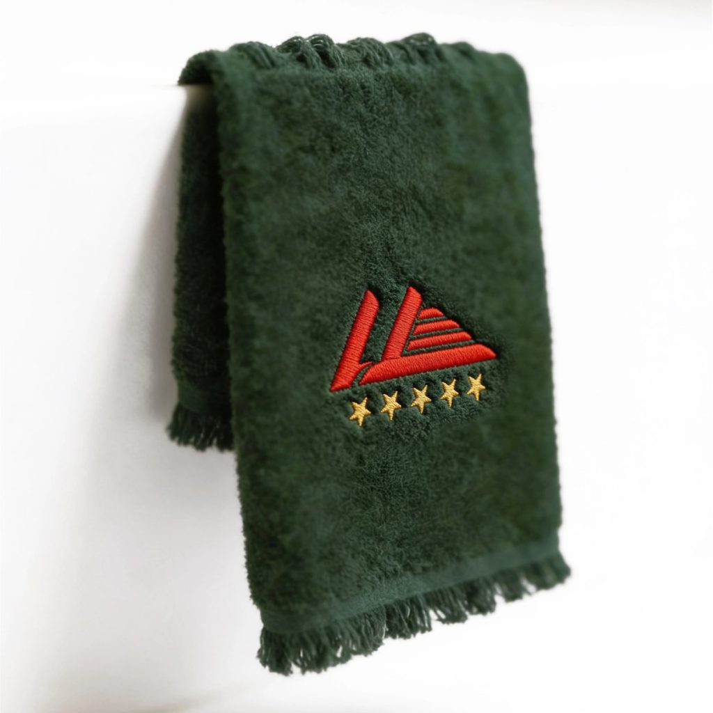 Prosop verde brodat cu logo și stele
